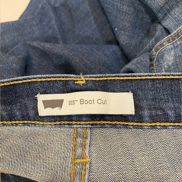 Levi’s 515 Women’s Boot Cut Riveted Distressed Size 10 Jean, 32” Inseam - Picture 4 of 4